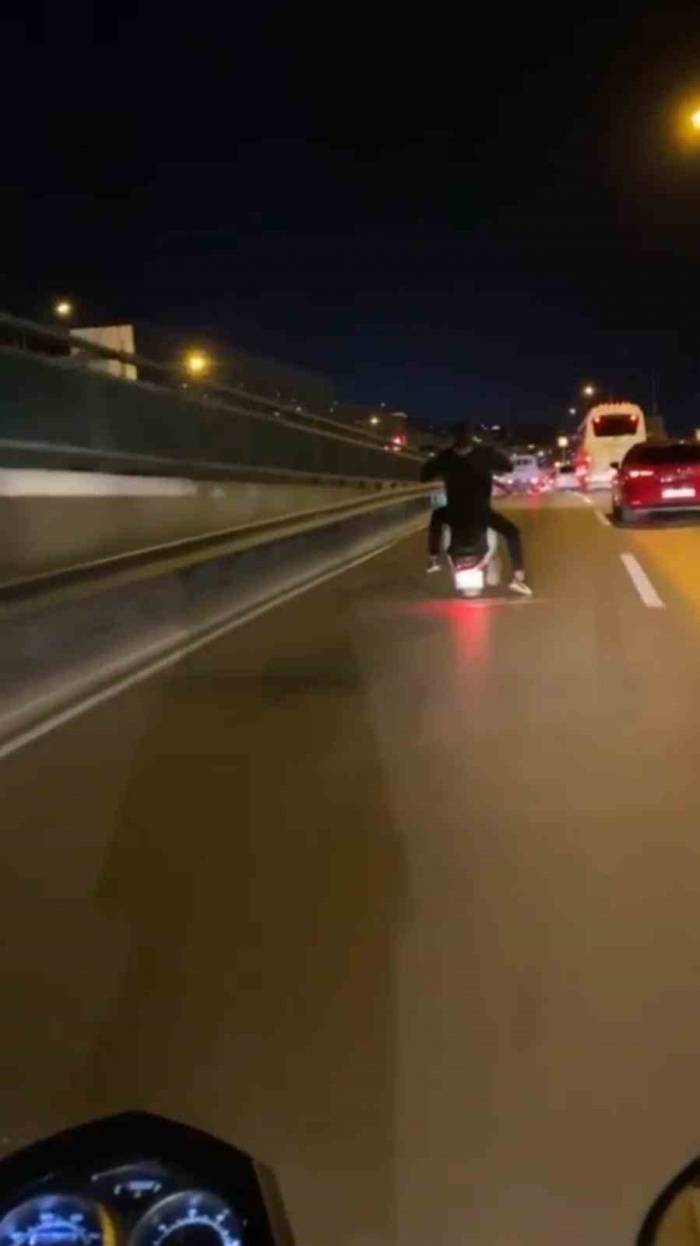 Trafikte Tehlikeli Yolculuk Kamerada
