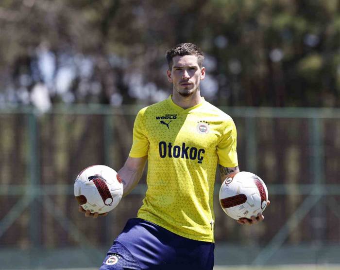 Ryan Kent, "başarılar Ve Kupalar İsteyen Bir Kulüp Sizi İstediği Zaman Kabul Ediyorsunuz"