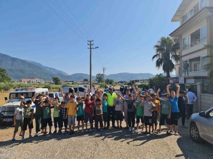 Fethiye’de Kuran Kursu Öğrencilerine Güvenli Trafik Eğitimi Verildi