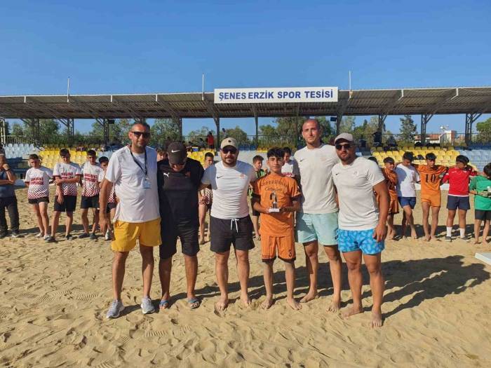 Plaj Futbolunda Şampiyon Sakin Şehir Seferihisar Spor