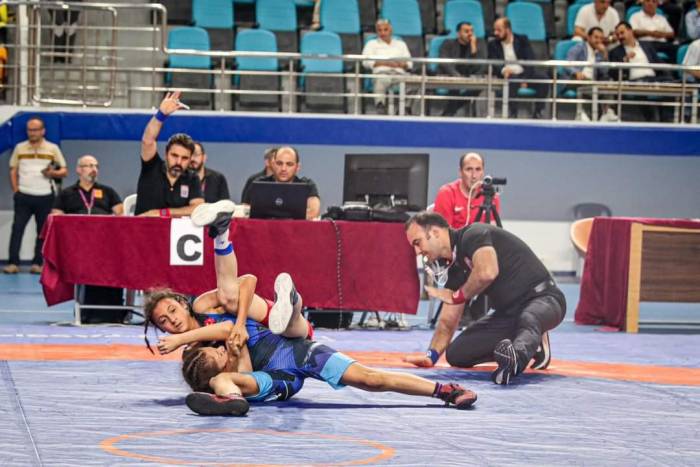 Güreşin Sultanı Şirin Kahraman Türkiye Şampiyonu Oldu