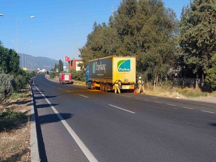 Kemalpaşa’da Asit Yüklü Tırda Sızıntı Paniği