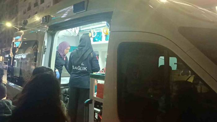 U Dönüşü Yapan Otomobil Motosiklete Çarptı