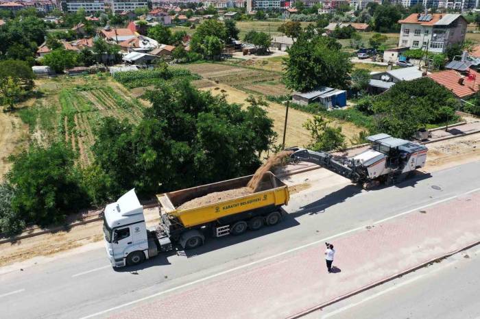Karatay’da Yol Ve Asfalt Seferberliği Sürüyor