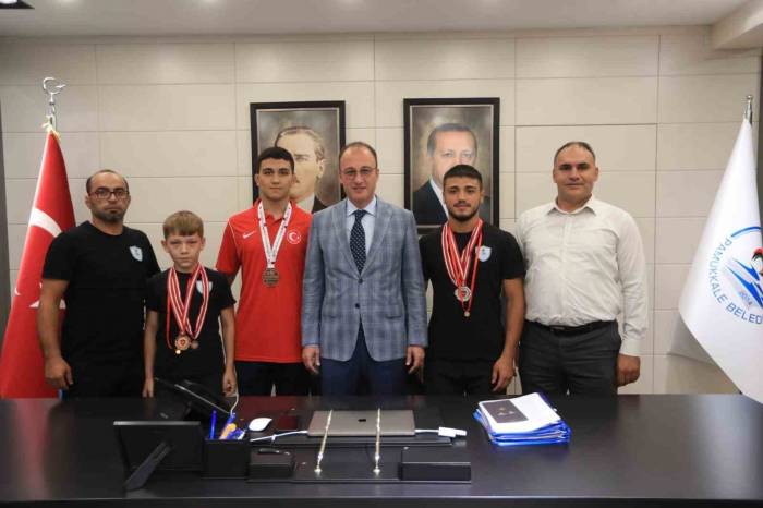 Pamukkaleli Güreşçiler Başkan Örki İle Buluştu