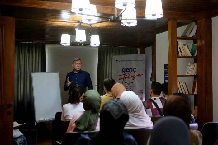 ‘genç Atölye’de, Türkiye’nin 200 Yıllık Tarihi Konuşuldu