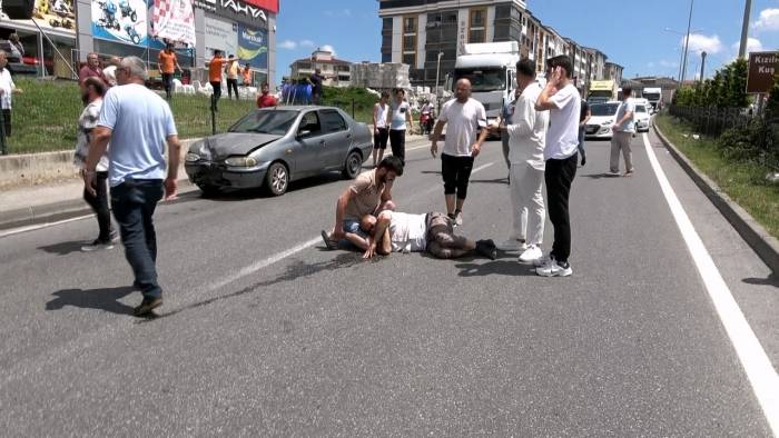 Otomobilin Çarptığı Motosiklet Sürücüsü Ağır Yaralandı