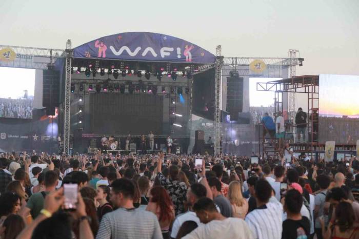Selçuk Pamucak Sahilinde What A Fest Zamanı
