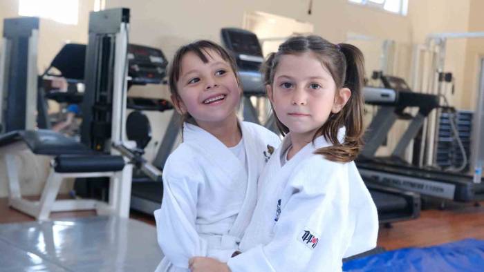 Tekkeköy’de Yazın Neşesi Spor Okullarında Yaşanıyor