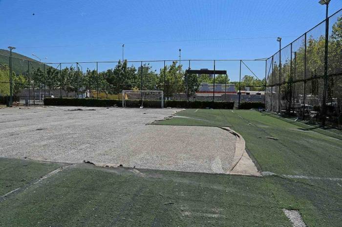 Ataşehir’de Hem Park Sayısı Artıyor Hem De Mevcut Parklar Yenileniyor