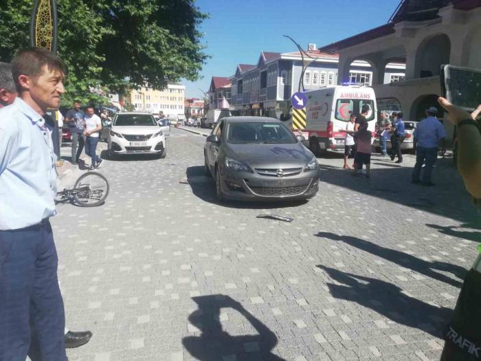 Otomobilin Çarptığı Bisiklet Sürücüsü Yaralandı