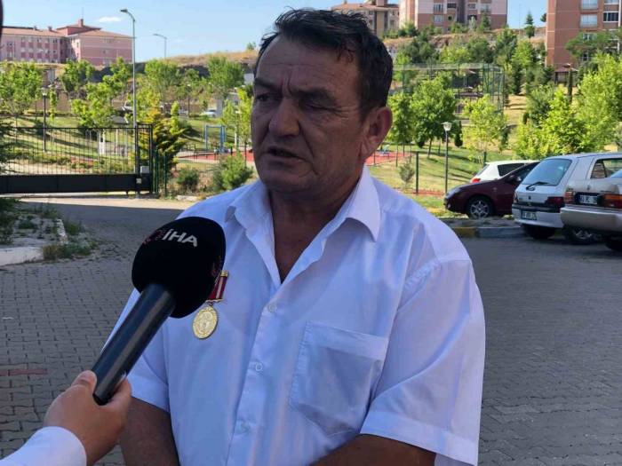 Otopark Kavgasında Komşular Birbirlerine Silah Ve Bıçak Çekti