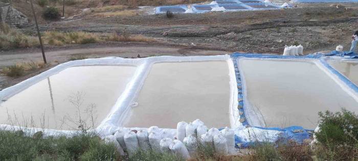 Batman’da Dağdan Akan Tuzlu Su Ailelerin Geçim Kaynağı Oldu