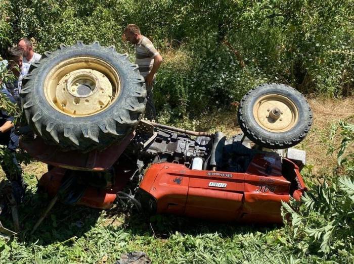 Devrilen Traktörün Altında Kalan Sürücü Hayatını Kaybetti