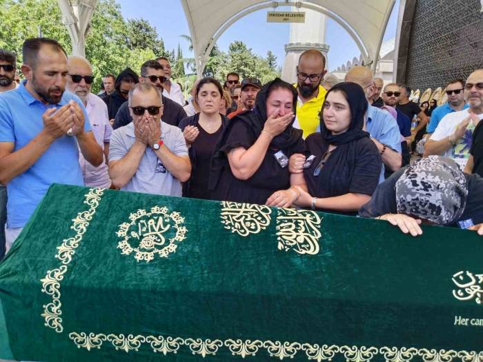 Aracın Çarpması Sonucu Hayatını Kaybeden Bisikletli Toprağa Verildi