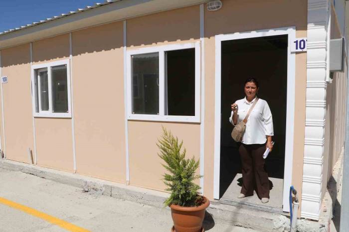 Enkaz Kentte Hüzünlü Anahtar Teslimi