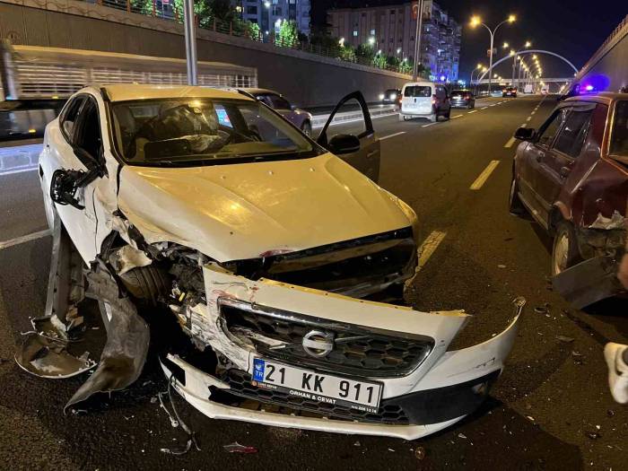 Alt Geçitte Arıza Yapılan Otomobil Kazaya Neden Oldu