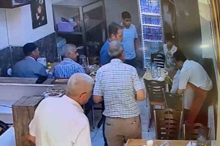 Soluk Borusuna Yemek Kaçan Müşterisini ’heimlich’ İle Kurtardı