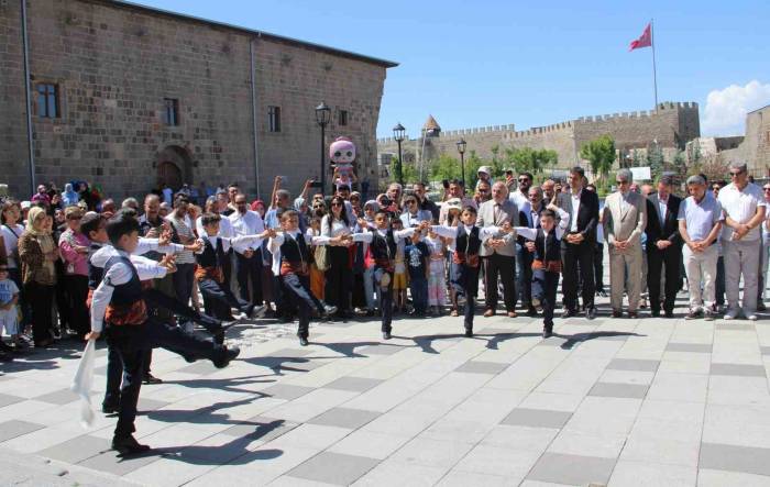 Erzurum Kültür Ve Sanat Şenliği Başladı