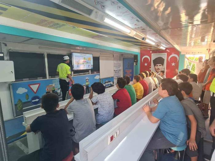 Fethiye Emniyetinden ’mobil Trafik Eğitim Tırı’