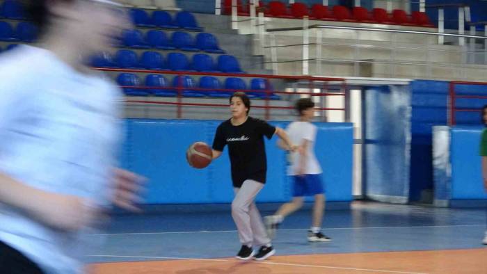 Tatvan’da Yaz Spor Okullarına Yoğun İlgi