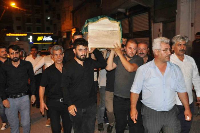 Buz Kütlesi Altında Hayatını Kaybeden Öğretmenin Cenazesi Cizre’de Defnedildi