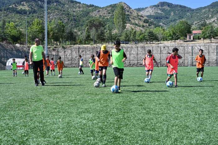 Isparta Belediyesi Spor Kompleksinde Yetenekli Sporcular Yetiştiriliyor