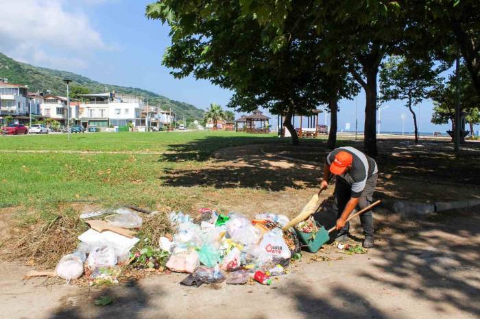 Karacabey’in Sahil Bölgelerinde Hummalı Temizlik Çalışması