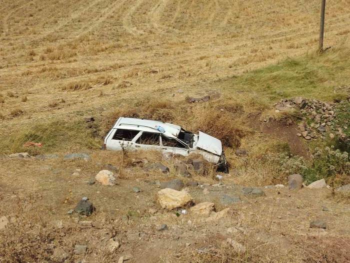 Sürücüsü Uyuyan Otomobil Şarampole Uçtu: 1 Ölü, 2 Yaralı