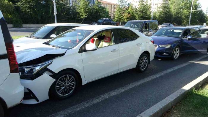 Malatya’da Zincirleme Kaza: 4 Araç Birbirine Girdi