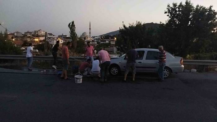 Otomobili Kül Olmaktan Vatandaşlar Kurtardı