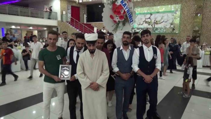 Düğünde Damada ’acı Kaybımız’ Yazılı Çelenk Şakası