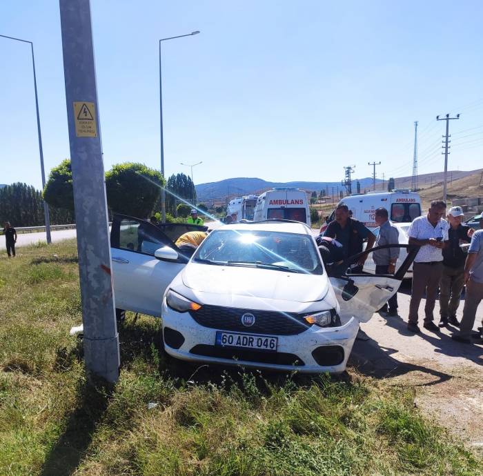 Kavşakta Meydana Gelen Kazada 7 Kişi Yaralandı