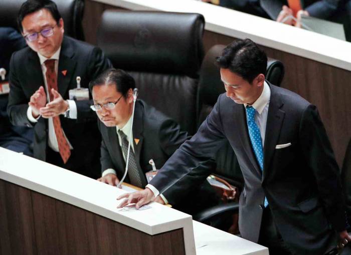 Tayland’da Başbakanlık Krizi: Başbakan Adayı Pita’nın Milletvekilliği Askıya Alındı