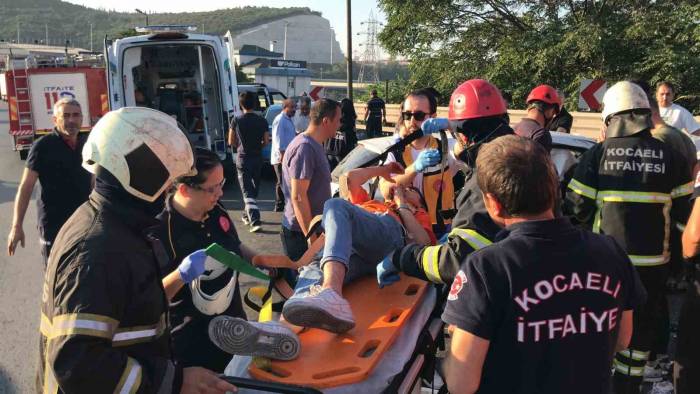 Tem’de Hız Gösterge İbresi 140’ta Takılı Kalan Otomobilden 7 Yaralı Çıkarıldı