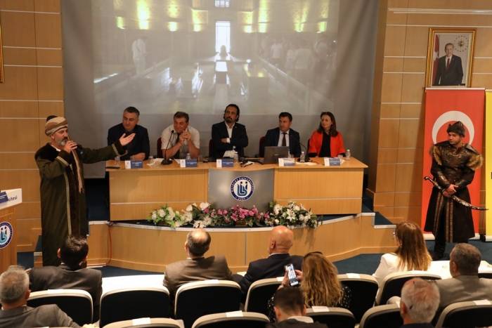 Türk Yüzyılı Ve Dede Korkut Konulu Sempozyum İlgiyle Takip Edildi