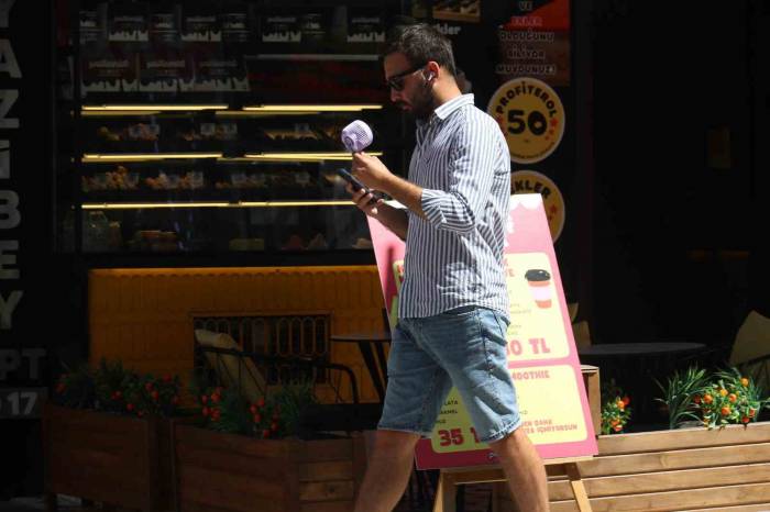 Serinlemek İsteyenlerin Yeni Modası: Mini Vantilatör