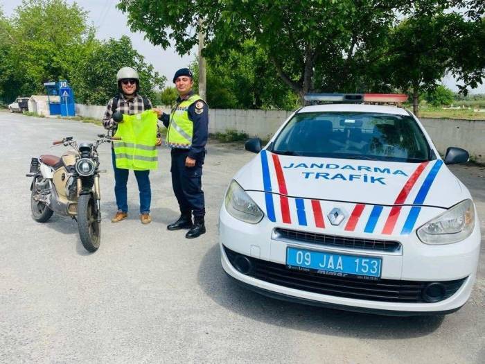 Jandarma Ekipleri Motosiklet Sürücülerini Bilgilendirdi