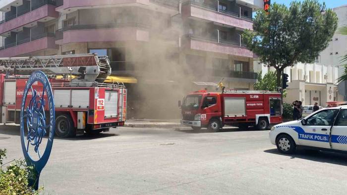 Nazilli’de Otel Yangını Panikletti