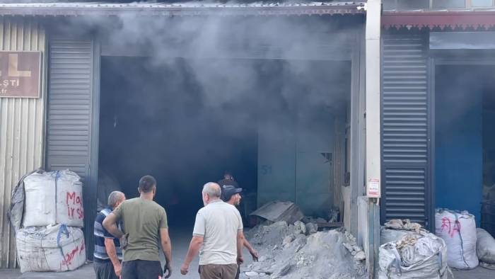 Geri Dönüşüm Tesisinde Korkutan Yangın... Siyah Duman Şehri Kapladı