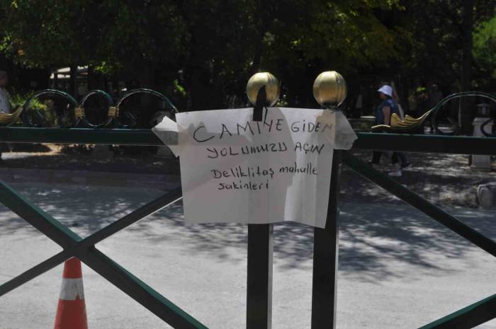 Karşıdan Karşıya Geçmeyi Zorlaştıran Bariyerlere Vatandaştan Tepki