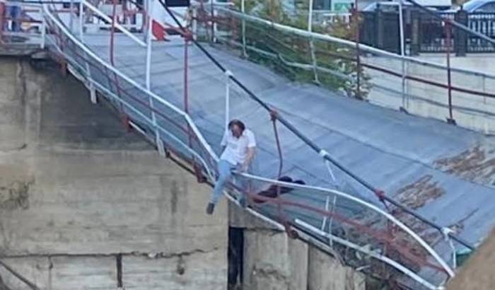 Köprüden Atlamak İsteyen Kişiyi Kurtarmak İçin Canını Hiçe Sayan Vatandaş O Anları Anlattı