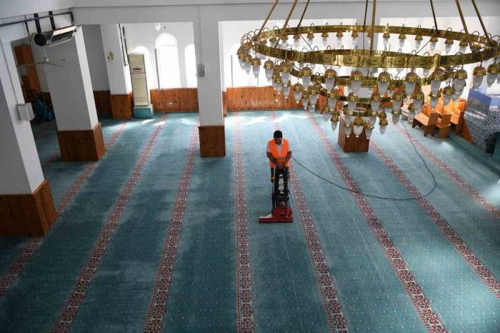 İbadethaneler Hijyenik Hale Getiriliyor