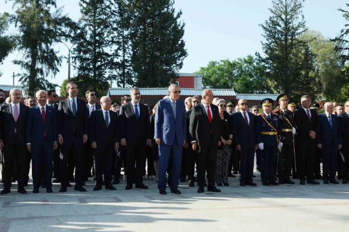 Cumhurbaşkanı Erdoğan, Kktc’de Atatürk Anıtı’na Çelenk Bıraktı