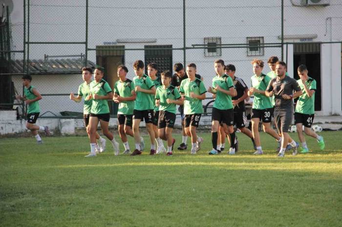 Genç Horozlar Yeni Sezona Merhaba Dedi