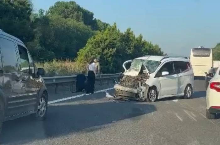 Kamyon İle Kamyonet Çarpıştı: 2 Yaralı