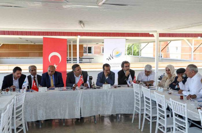 Boruyla Kaçak Hat Çekerek Bahçesini Suluyor