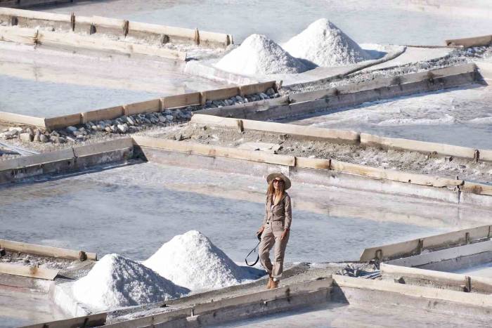 Asırlık Tuz İşletmesi İki Ünlü Fotoğrafçının Ziyaretine Ev Sahipliği Yaptı