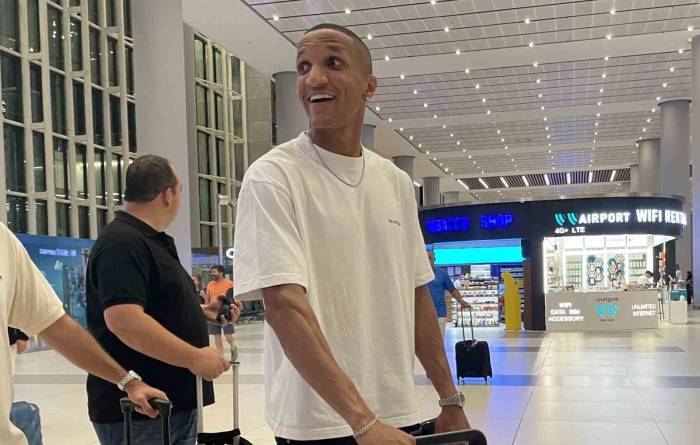 Fenerbahçe’nin Anlaşmaya Vardığı Rodrigo Becao, İstanbul’da