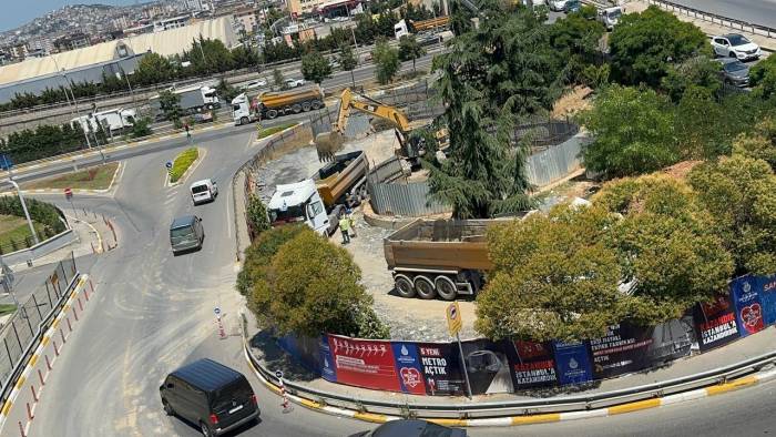 İbb, Molozla Kapattığı Metro Şaft Tünelini Yeniden Açıyor